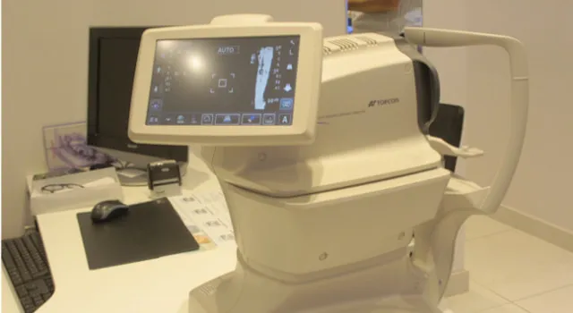 Espace de contrôle de la vue équipé de matériel Topcon